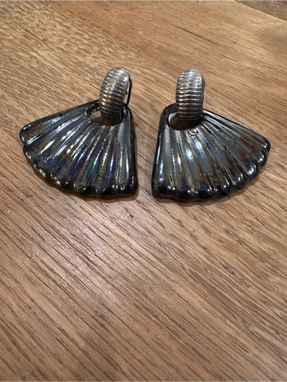 Vintage Iridescent Fan-Shaped Drop Earrings - Black/Gray
